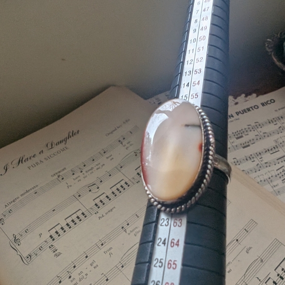 Silvertone and Cream Oval Ring Adjustable Band - Picture 6 of 7